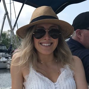 Meet your Posher, Lauren